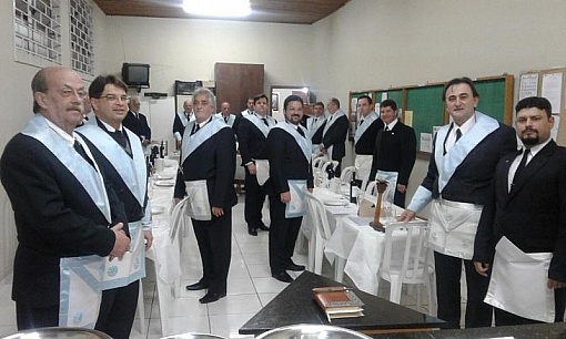 Loja Cavaleiros da Arte Real reúne seus Ex-Veneráveis em Banquete Ritualístico (5)